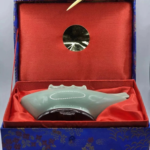 Yi Lin Arts & Treasures of China Celadon Boat Inkstone Dropper - Green - w/ Box - Picture 10 of 15